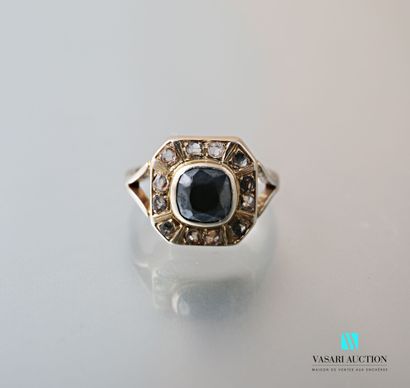 null Ring in gold 750 thousandths, square motive set with a central hematite surrounded...