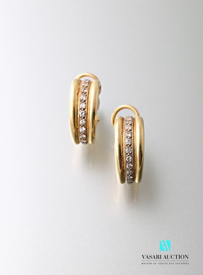 null Pair of earrings in yellow gold 750 thousandths: half-shells set with a row...