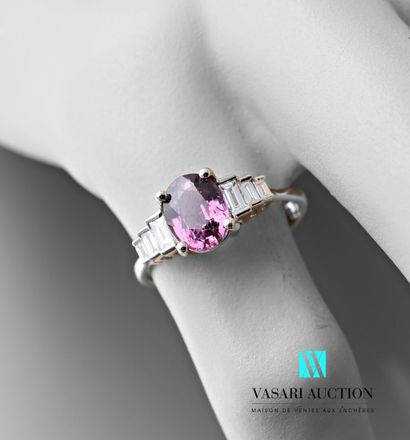 null Ring in white gold 750 thousandth set in its center of a purple sapphire of...