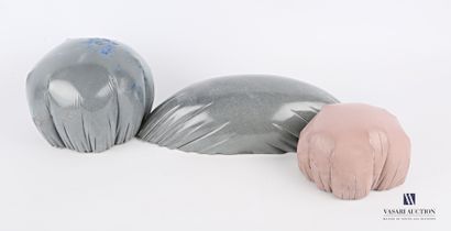 null PASSANITI Francesco (born in 1952)

Set of three sculptures "Caresses" in grey...