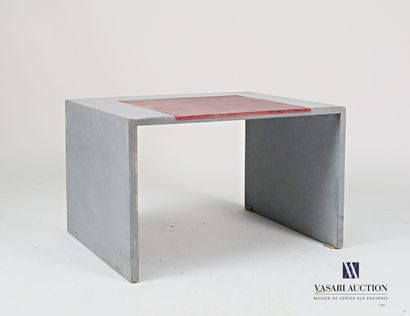  PASSANITI Francesco (né en 1952) 
Table basse en BEFUP DUCTAL de couleur grise,...