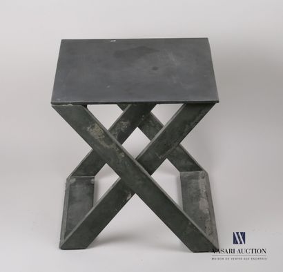 null PASSANITI Francesco (né en 1952)

Tabouret en béton gris, l'assise carrée repose...