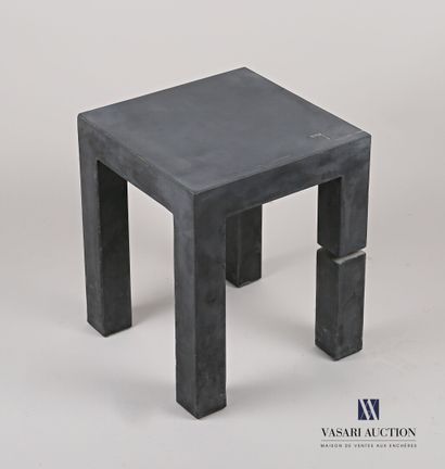 null PASSANITI Francesco (né en 1952)

Tabouret en béton noir, l'assise carrée repose...