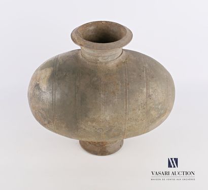 null Vase cocon en terre cuite 

Epoque Han

Haut. : 31 cm - Larg. : 34 cm - Prof....