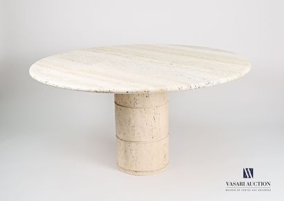 null Table ronde en travertin, le fût colonne

(petites usures)

Haut. : 72 cm -...