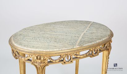 null Table de milieu en bois de forme ovale en bois mouluré, sculpté et doré, la...