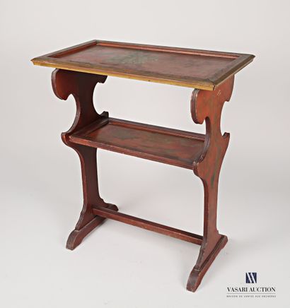 null Table à thé en bois naturel mouluré et peint, le plateau de forme rectangulaire...
