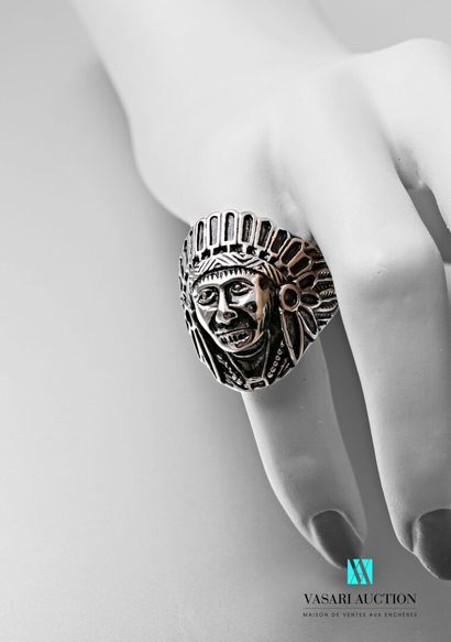 null Steel ring featuring an Indian head

Finger size : 66