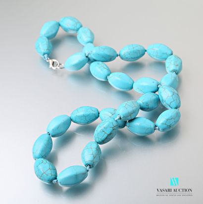 null Turquoise blue howlite ribbed pearl necklace with metal clasp.

Length : 61...