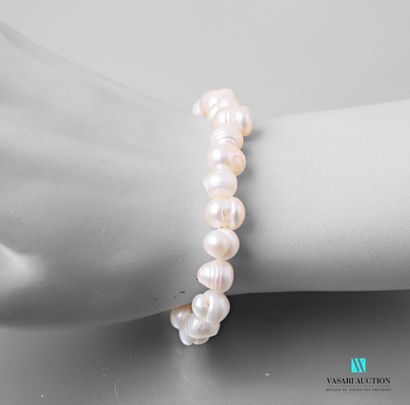 null Bracelet with freshwater pearls on elastic codron