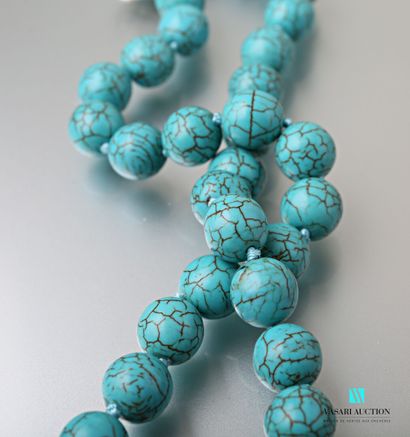 null Turquoise blue howlite beads necklace, metal clasp.

Length : 45 cm