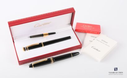 null CARTIER

Three gold fountain pen with its guarantee certificate N°014522 

In...