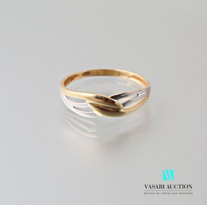 null Ring in gold 750 thousandths of two tones, crossed motif 1,4 g Size 55.