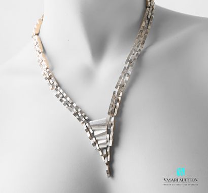 null REY URBAN - A. FAUSING (DANEMARK)

Collier en argent 925 millièmes à maillons...