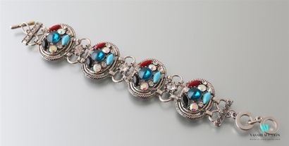 null Bracelet orné de quatre médaillons sertis de pierres fantaisies de couleurs

Long....