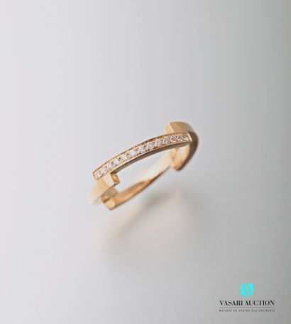null Ring in pink gold 750 thousandths formed of four parts, one paved with 13 diamonds...