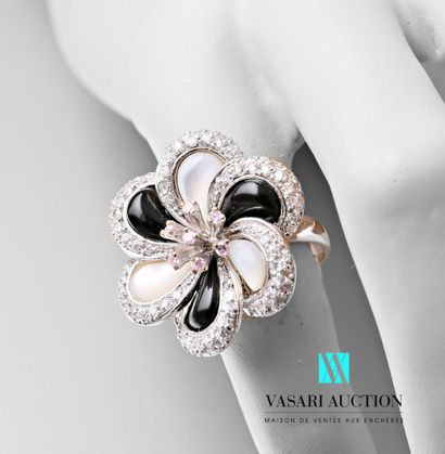 null Silver flower ring with white mother-of-pearl and onyx petals set with zirconium...