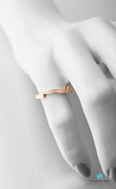 null Ring in pink gold 750 thousandths formed of four parts, one paved with 13 diamonds...