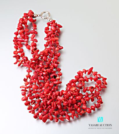 null Necklace with four rows of coral root pastilles, the clasp ring spring metal.

Length...