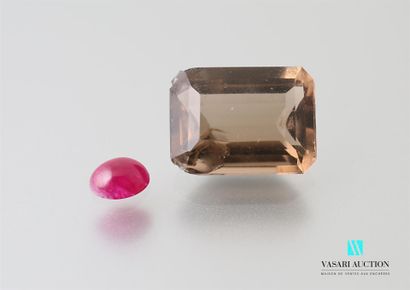 null Cabochon ruby of about 1.5 carat and an emerald cut smoked quartz (accident...