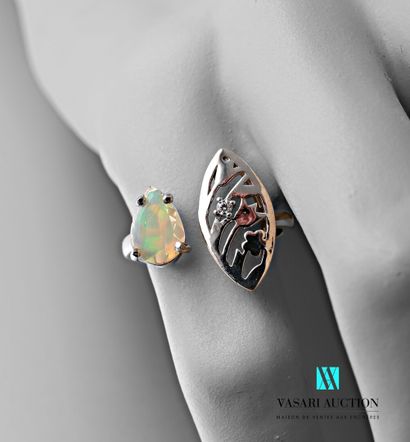 null Open ring in silver 925 thousandths presenting a pear-cut opal and a repercé...