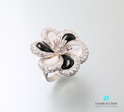 null Silver flower ring with white mother-of-pearl and onyx petals set with zirconium...