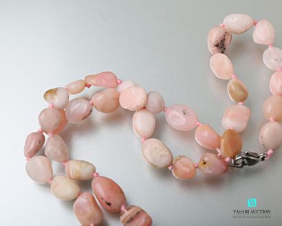 null Pink opal pebble necklace, the clasp snap hook in metal

Length : 45 cm