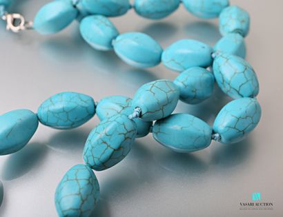 null Turquoise blue howlite ribbed pearl necklace with metal clasp.

Length : 61...