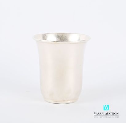 null Timbale in silver 900 thousandths of form tulip posing on a flat bottom.

Foreign...