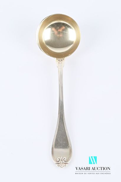 null Cream ladle in silver, the handle decorated with net presents a blind medallion...