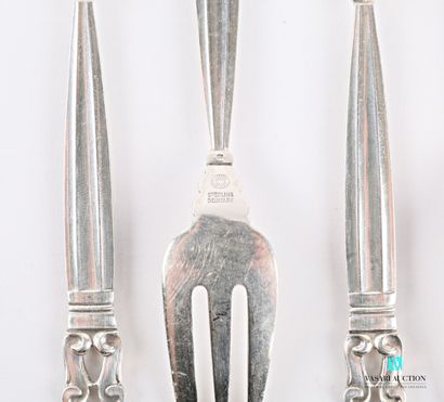 null Set of five Acorn pattern silver cake forks, the handle decorated with flutes...