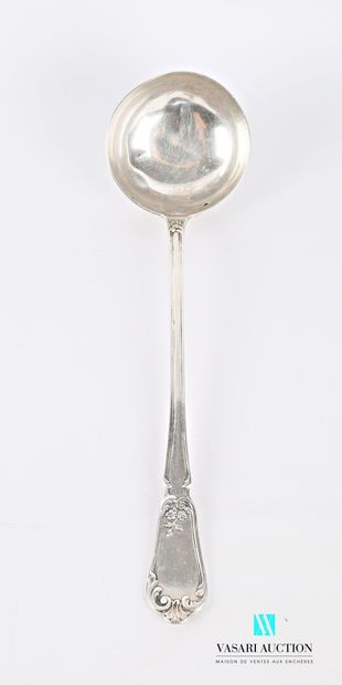 null Silver ladle, the handle decorated with nets, foliage and flowers.

Master goldsmith...