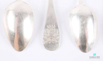 null Set of six silver teaspoons, the single flat handle is decorated with a crowned...