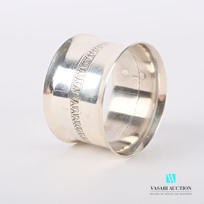 null Silver napkin ring with a frieze of water leaves in the centre

weight : 30,85...