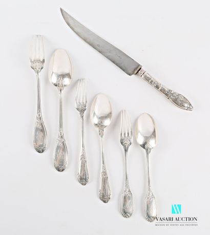 null Silver lot comprising a table cutlery, the handle decorated with thistles, a...