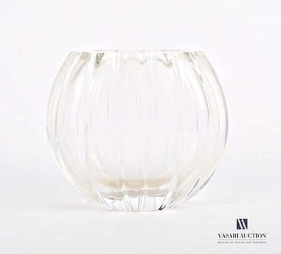 null DAUM France

Vase en cristal en de forme navette à décor de côtes.

Signé au...