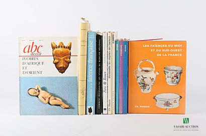 null [DECORATIVE ARTS/FAIENCES- EDITIONS MASSIN] 

Lot including ten vol. in-4° under...