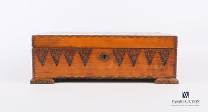 null Wooden box of rectangular form, the lid with decoration in pyrography and polychrome...