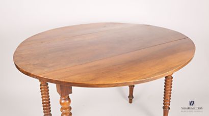 null Table en bois naturel mouluré, le plateau à volets de forme ovale repose sur...