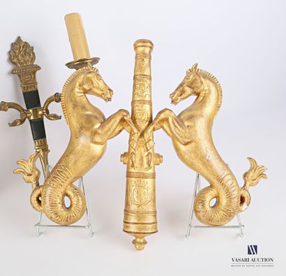 null Lot including a pair of sconces with two light arms in metal with double patina,...