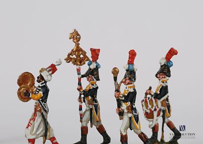 null Ensemble de neuf figurines de plomb comprenant Napoléon, deux portes étendard...
