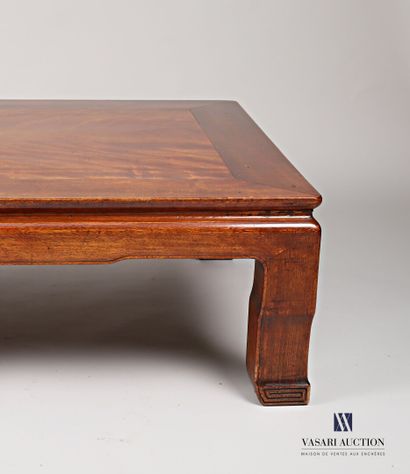 null 
ASIE




Table basse en bois exotique à plateau rectangulaire, elle repsoe...