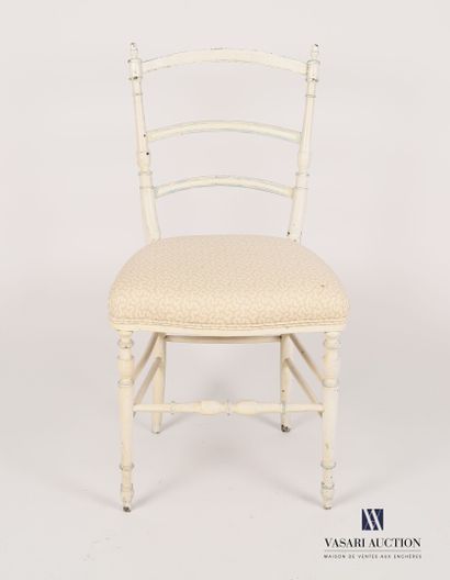 null Chaise en bois naturel, mouluré, tourné et laqué blanc et rechampi bleu, le...