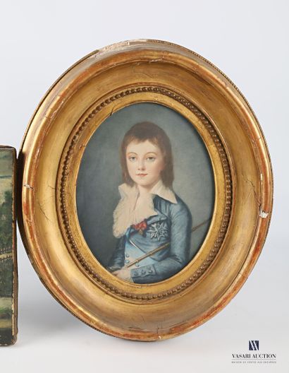 null Lot including a reproduction of a young boy in blue dress, oval view frame (25.5...