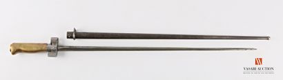 null Baïonnette LEBEL modèle 1886 M.15, lame cruciforme de 52,3 cm, poignée laiton,...