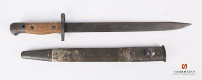 null British bayonet n°1 Mk II, 30.4 cm blade, marked NWR and dated 43 (1943), wooden...