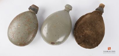 null Three individual German soldier's canisters, model 1915, one with cover, wear,...