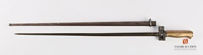 null Baïonnette LEBEL modèle 1886 M.15, lame cruciforme de 52,2 cm, poignée laiton,...