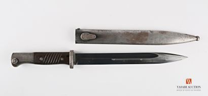 null MAUSER bayonet model 84/98, bronzed straight blade 25,2 cm, dated 40 at the...