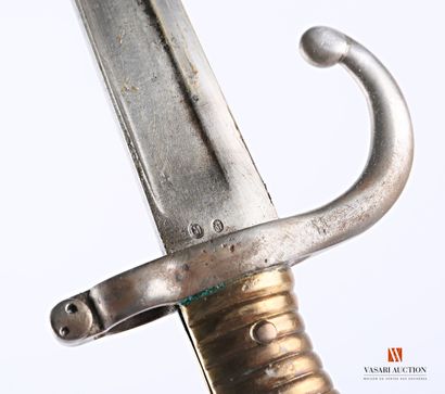 null Sabre-baïonnette CHASSEPOT modèle 1866, lame yatagan de 57,7 cm, marquée sur...